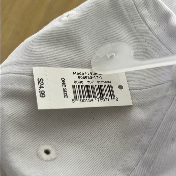 GAP America White hat with Patriotic Logo NWT - Picture 2 of 6